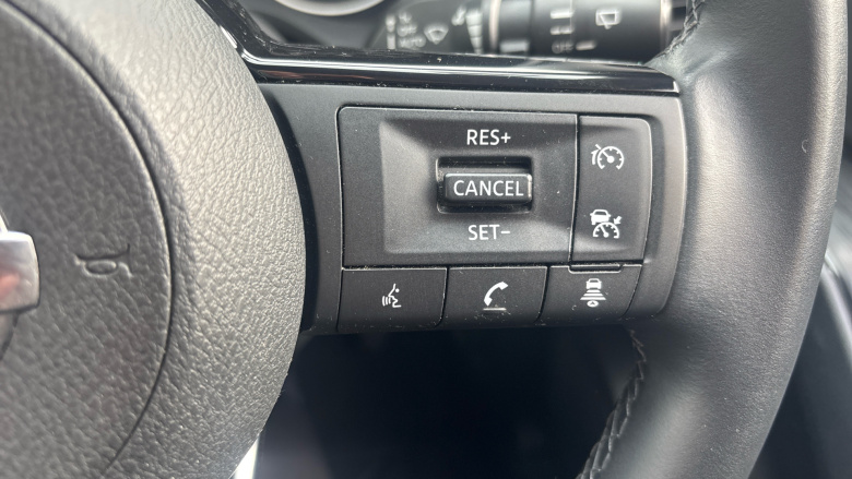 Nissan Qashqai 1.3 DiG-T MH Acenta Premium 5dr Petrol Hatchback